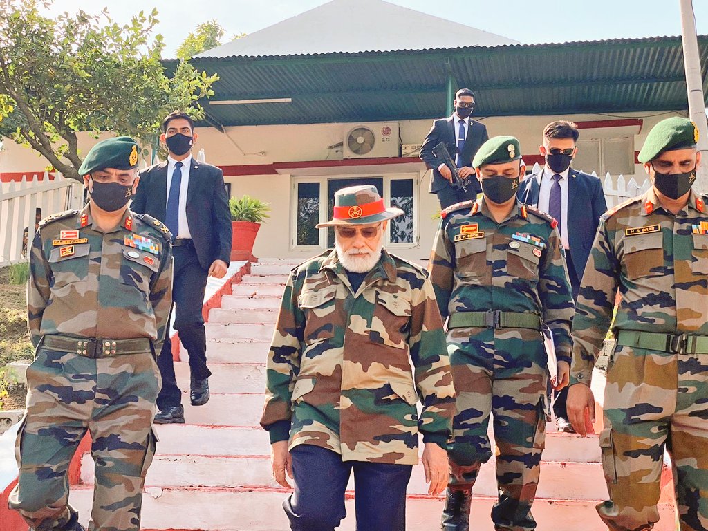 VinayDokania's tweet photo. Aaj Raja babu Army officer bane hai... https://t.co/B9K7btOa4f