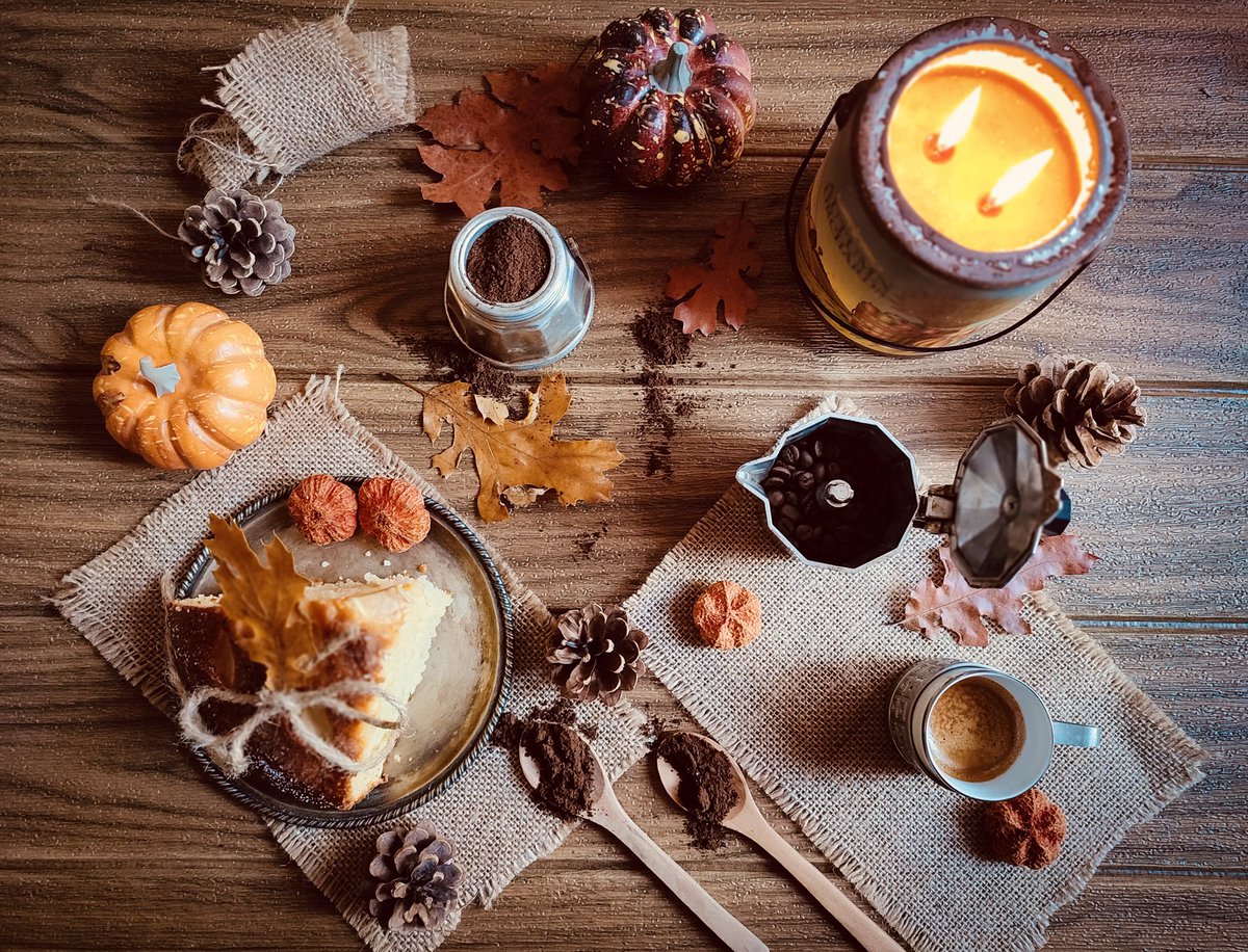 DebGiusy's tweet photo. Buongiorno colazione time caffè e torta di mele buon 4 novembre https://t.co/4EWqojEAd8
