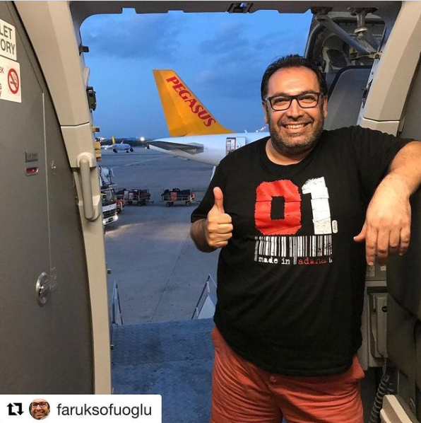adanaisihediye's tweet photo. Seksenler dizisinin Kasap Bahtiyar’ı, tiyatrocu, oyuncu, sanat yönetmeni Faruk Sofuoğlu ile bir Adana İşi hatırası...
@Faruk_Sofuoglu
#tbt #adanaişi #seksenler #FarukSofuoğlu https://t.co/3iAyxGR30W
