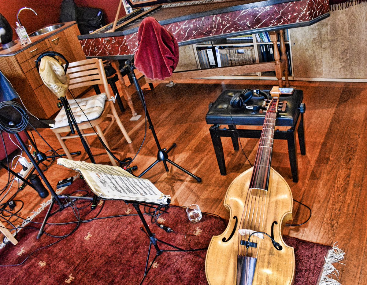 Today’s workspace. 3 online concerts for <a href="/MVISchools/">Musica Viva Australia In Schools</a> With <a href="/shaunng/">Shaun Ng</a> #susiebishopvoice and #jackcollinsoncornetto Love the work we do! 🎧🎶🎤🔥👍🏿

#violadagamba #violwomen #musicavivainschools #australianearlymusic