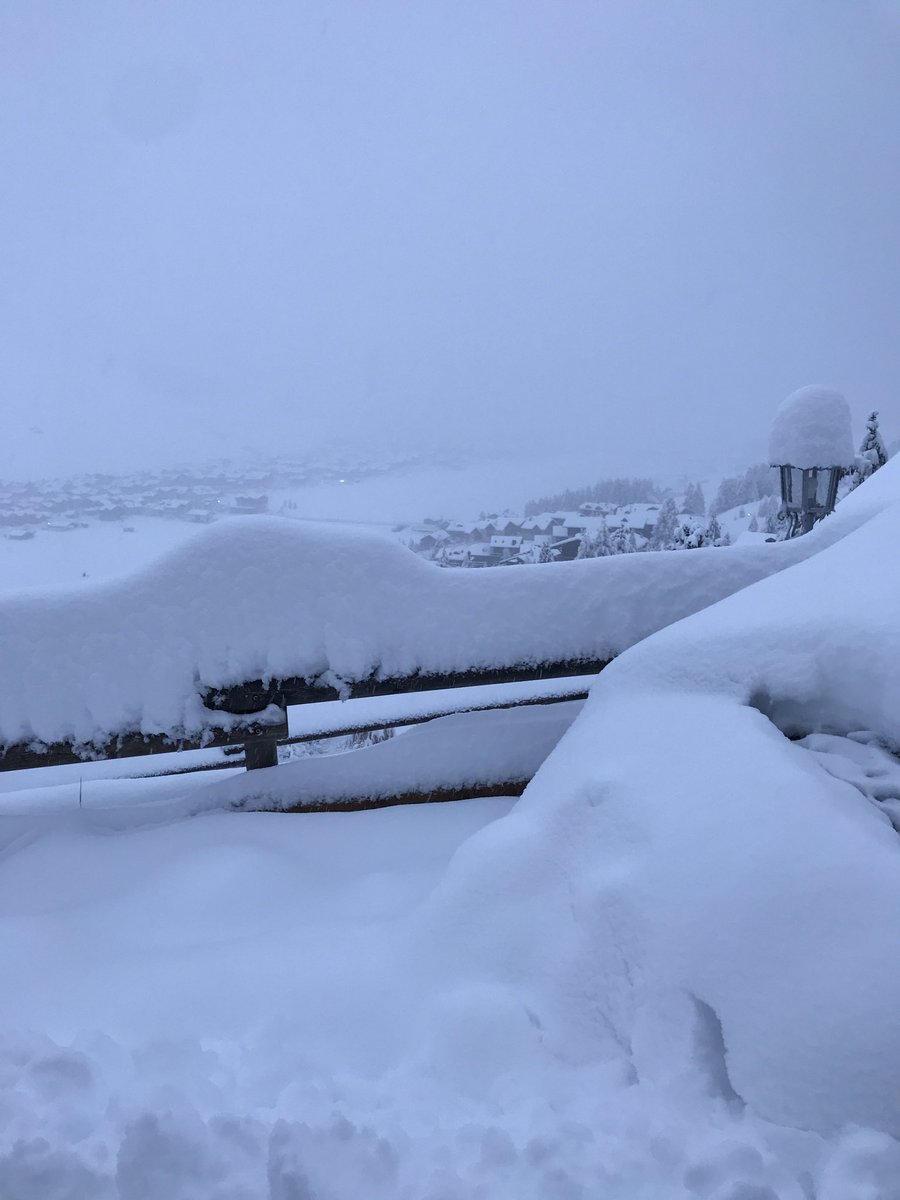 TuttoLivigno's tweet photo. Buongiorno da #livigno 😂👋👍
Stanotte tanta tanta…
#tuttolivigno #neve #snow #snowing #ski #beautifulsnow https://t.co/VDv2JdVvwQ