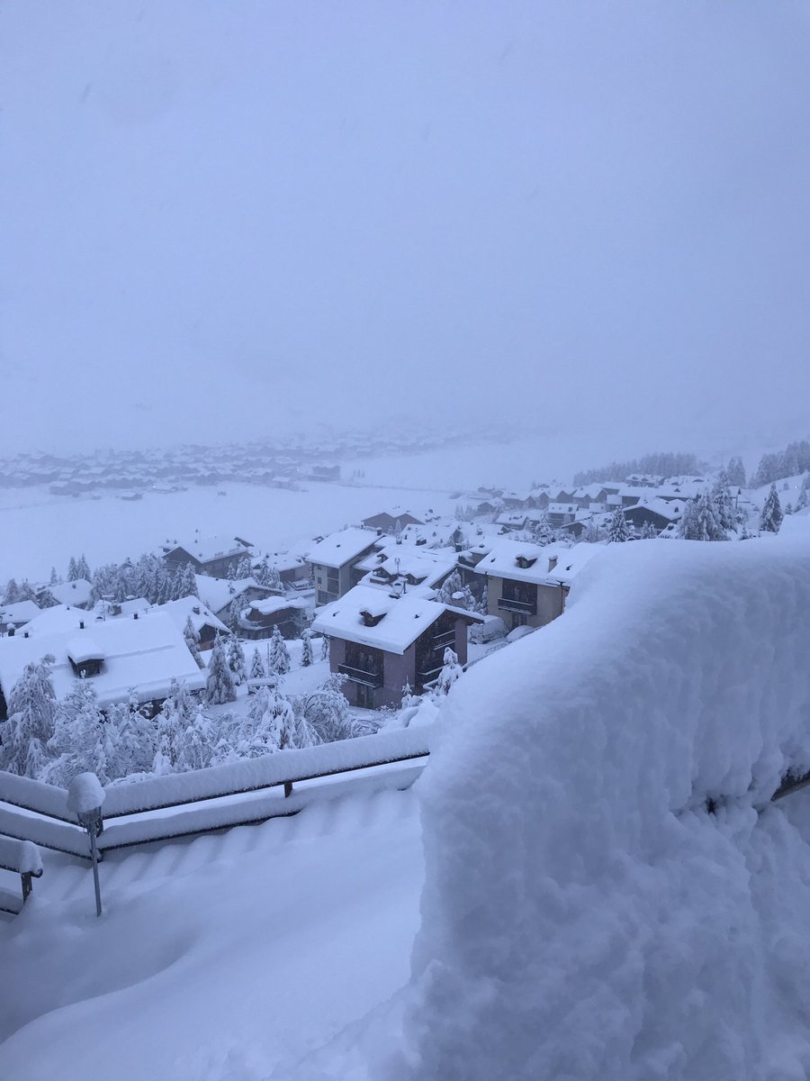 TuttoLivigno's tweet photo. Buongiorno da #livigno 😂👋👍
Stanotte tanta tanta…
#tuttolivigno #neve #snow #snowing #ski #beautifulsnow https://t.co/VDv2JdVvwQ