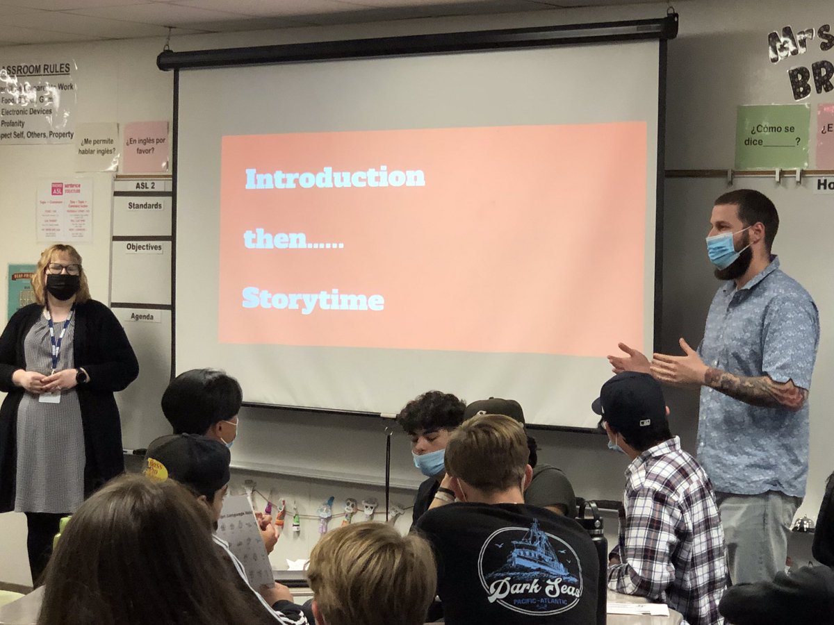 yhs_careerctr's tweet photo. YHS ASL &amp; EMR students collaborated on how to communicate with a deaf patient in an emergency situation ! Instructors Ms. Jones  and Mr. Alkaddumi @CRYROP @YucaipaHigh https://t.co/GCx6G42aqf
