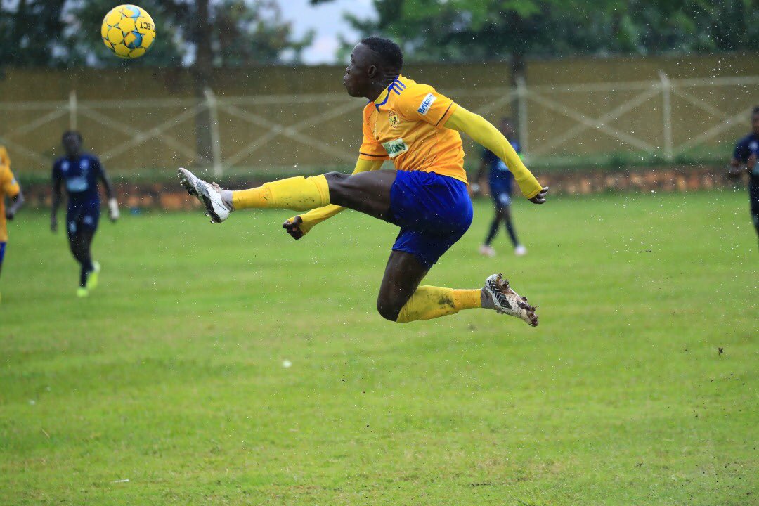 Apart From @SadatAnaku ✈️ Airlines? Which Other Have You Ever Watched Live?

#AfricaPredict  #TipsForYou [📷Via @KCCAFC]