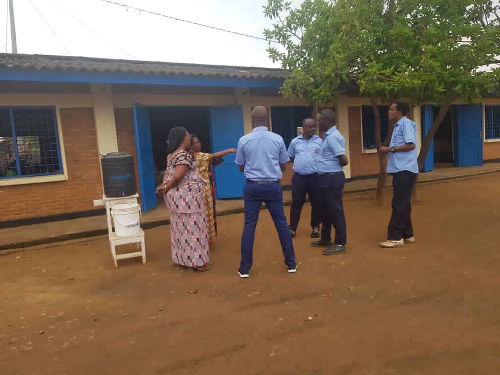 ZCibitoke's tweet photo. Visite du Chef de zone #cibitoke, Mme Nininahazwe, à l'école fondamentale de Cibitoke l ce mercredi 3.10.2021 pour s'enquérir de la situation réelle des activités scolaires et de la réhabilitation des infrastructures scolaires par les efforts des natifs de cette zone. https://t.co/UqPsYQS2I7