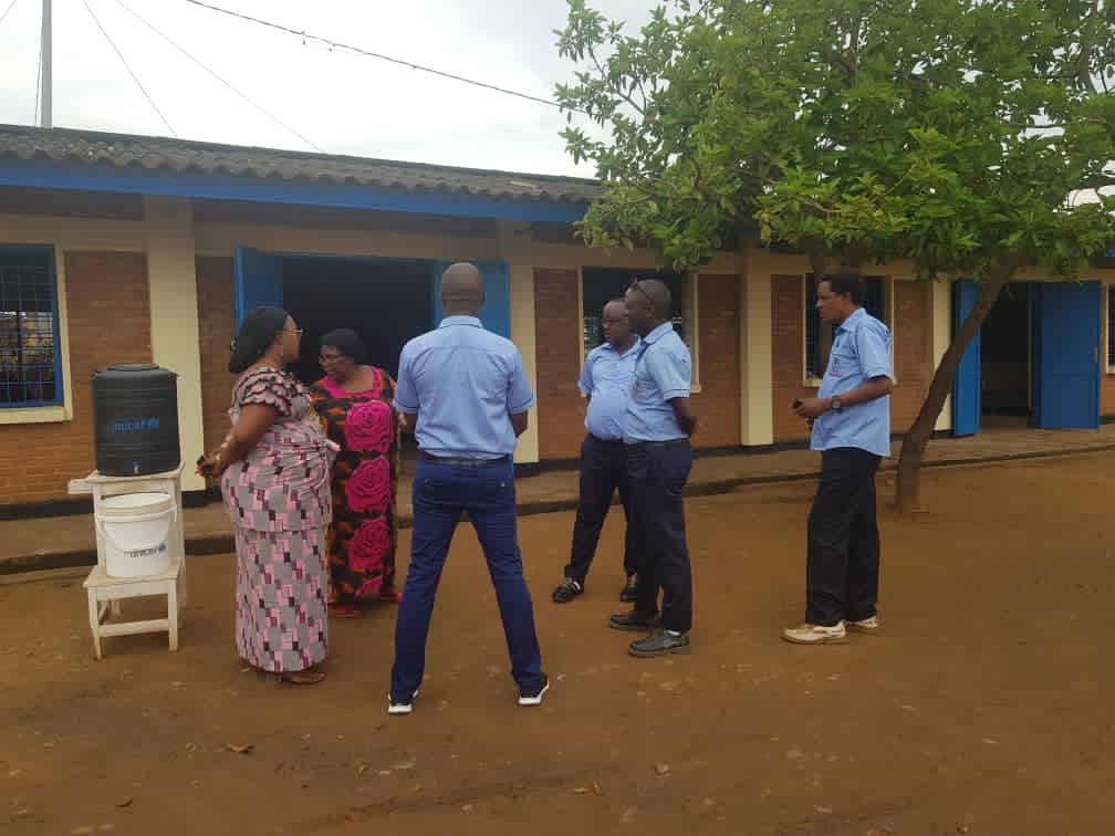ZCibitoke's tweet photo. Visite du Chef de zone #cibitoke, Mme Nininahazwe, à l'école fondamentale de Cibitoke l ce mercredi 3.10.2021 pour s'enquérir de la situation réelle des activités scolaires et de la réhabilitation des infrastructures scolaires par les efforts des natifs de cette zone. https://t.co/UqPsYQS2I7