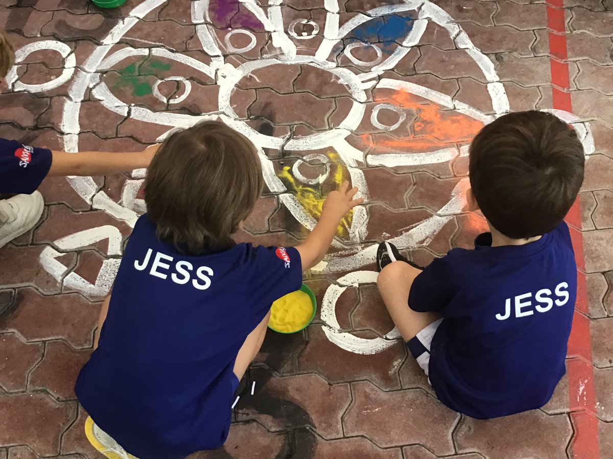JESSJumeirahFS2's tweet photo. We have enjoyed learning about Diwali. Parents came to tell us the story of Rama and Sita and talk about their Diwali celebrations. We had fun making diyas and rangoli. #eytalking #Diwali #jessjumart @understandingworld https://t.co/dpXCwiVvOC