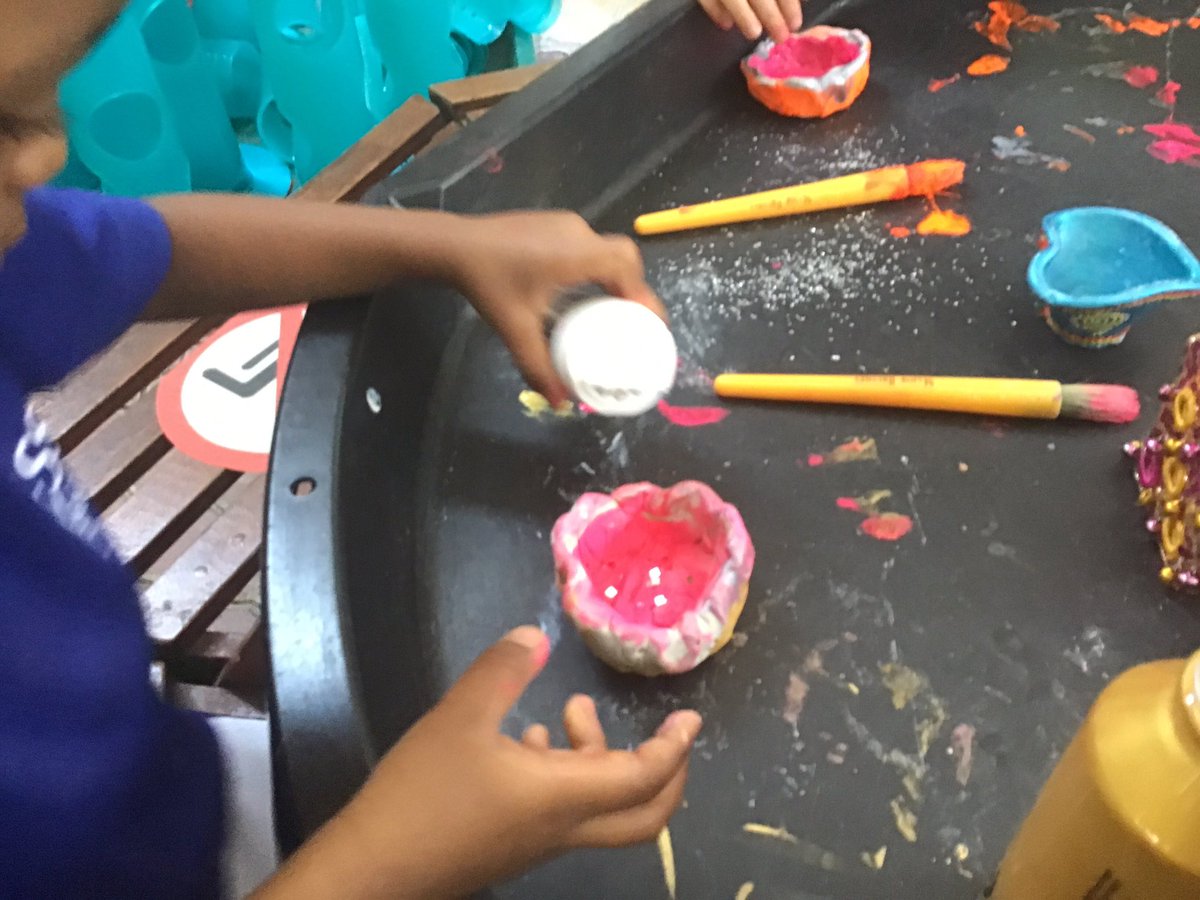 JESSJumeirahFS2's tweet photo. We have enjoyed learning about Diwali. Parents came to tell us the story of Rama and Sita and talk about their Diwali celebrations. We had fun making diyas and rangoli. #eytalking #Diwali #jessjumart @understandingworld https://t.co/dpXCwiVvOC
