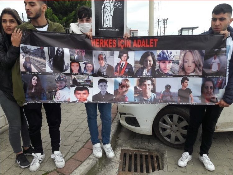 11 Kasım Günü Saat 14:00 de 
Çağlayan Adliyesi Önünde Yapacağımız 
Eyleme Lütfen Destek Olunuz .
Çocuklarımızın Adaleti İçin
Lütfen  11 Kasım'da Birlikte Olalım