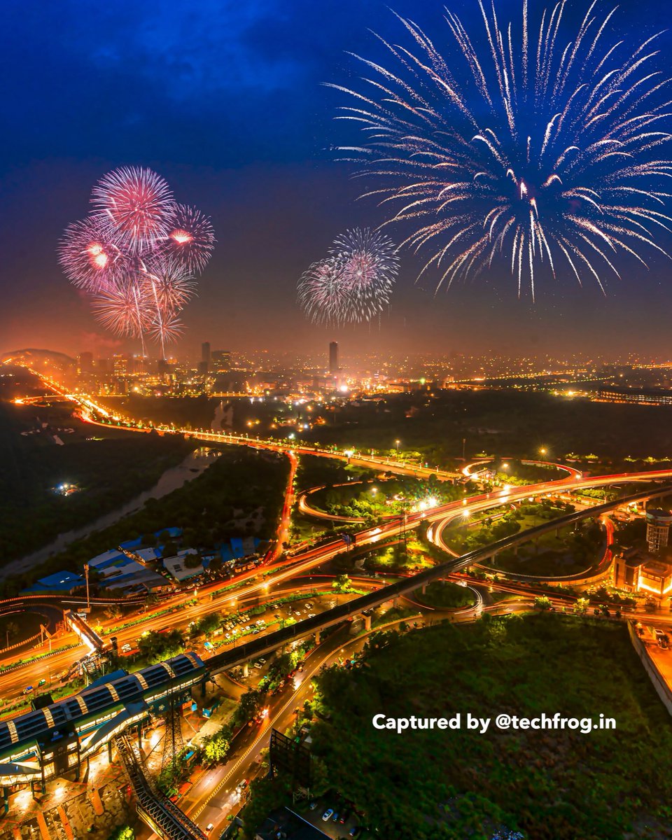 techfrogin's tweet photo. Happy Diwali to my lovely @Twitter family. ❤️🪔🎇

View of Noida from one of its tallest building. #noida 

.
.
#FestivalOfLights #Diwaliwishes #दीपोत्सव2021 #Happy Diwali #HappyDiwali #Diwali2021 #PhotoOfTheDay #photographer #happydiwali2021 https://t.co/v2yOZSC73i