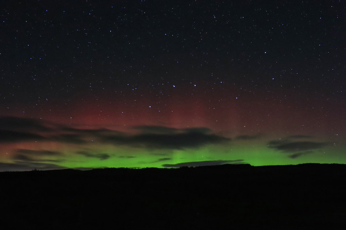 tomgilroy33's tweet photo. This was the Aurora over Boho Fermanagh last night at its brightest just under the Big Dipper @StormHour @bbcniweather @skyatnightmag @aurorawatchuk @itvweather @BelfastLive @coolfm @deric_tv @BBCNewsNI https://t.co/cu1XbfnSY3