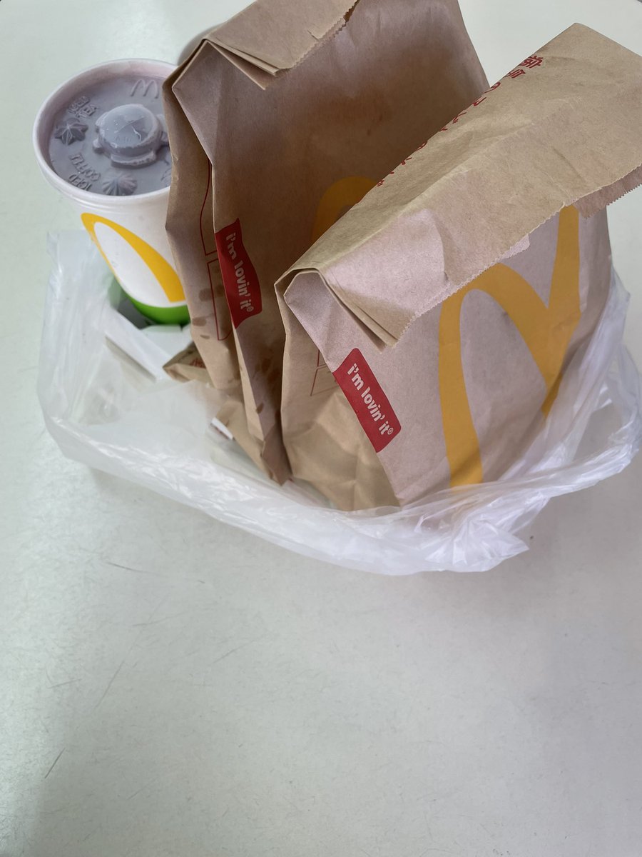 まっくさん！（<a href="/makku_mr/">🍔𝓜𝓐𝓚𝓚𝓤（まっく）🍟</a> ）
遅めのお昼ご飯〜
まっくまっく〜🍔ヾ(*‘ω‘ )ノ