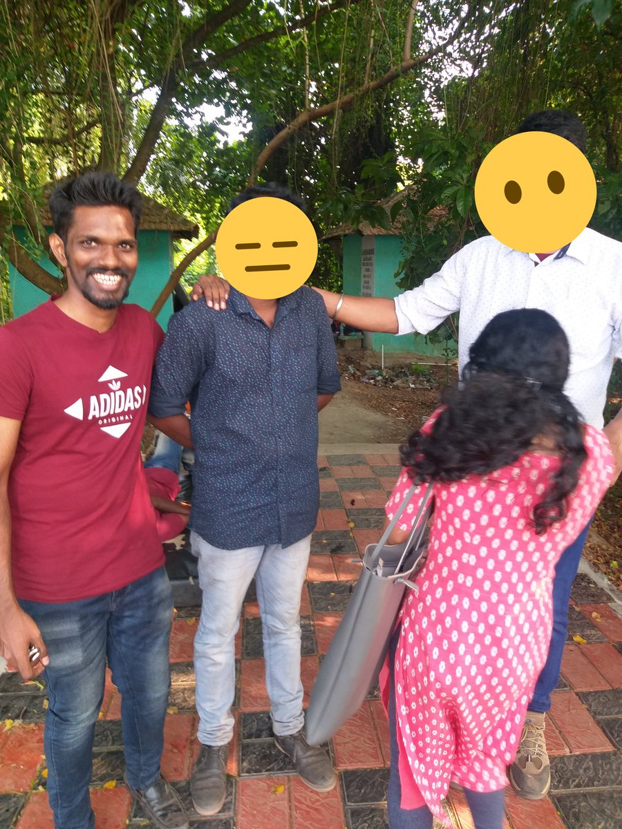 Themallucomet's tweet photo. ഇങ്ങനെ ചിരിച്ചു തോളിൽ കൈയിട്ട് നിക്കുന്നവനാണ് ഇന്നലെ ഒറ്റപ്പെട്ട് പോയന്ന തോന്നലിൽ പോയി കളഞ്ഞത്...
ഇങ്ങോട്ട് മിണ്ടി ഇല്ലെങ്കിലും പ്രിയപ്പെട്ടവരെ ഇടയ്ക് അങ്ങോട്ട് ഒന്ന് വിളിക്കുക , 
പുറമെ എത്ര ചിരിച്ചു അഭിനയിച്ചാലും എന്തെലും പ്രശ്നം ഒക്കെയ്‌ എല്ലാർക്കും കാണും 😶 https://t.co/zFi4KYWOtv