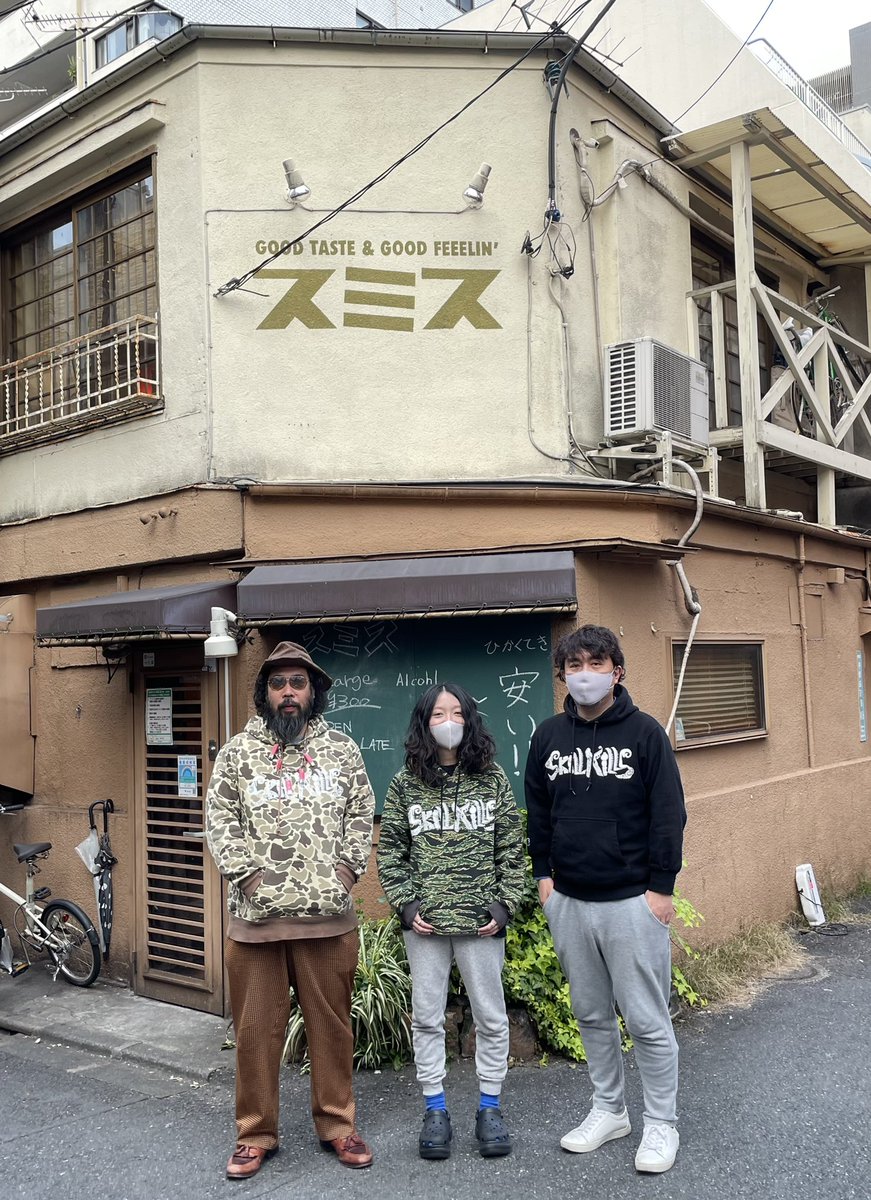 takayamayohei1's tweet photo. とくに示し合わせた訳ではないのに、全員skillkillsパーカーだった。 https://t.co/yDC6s0LfZ3