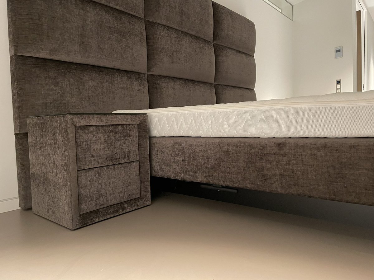 FrankKoken's tweet photo. Geweldig 🤩 bed gisteren mogen leveren. Flinke klus, dat wel, maar een fantastisch resultaat en een zeer tevreden klant.
@slaaptijd
#bedden #slaapkamer #slaaptijd https://t.co/xFengVxYrZ