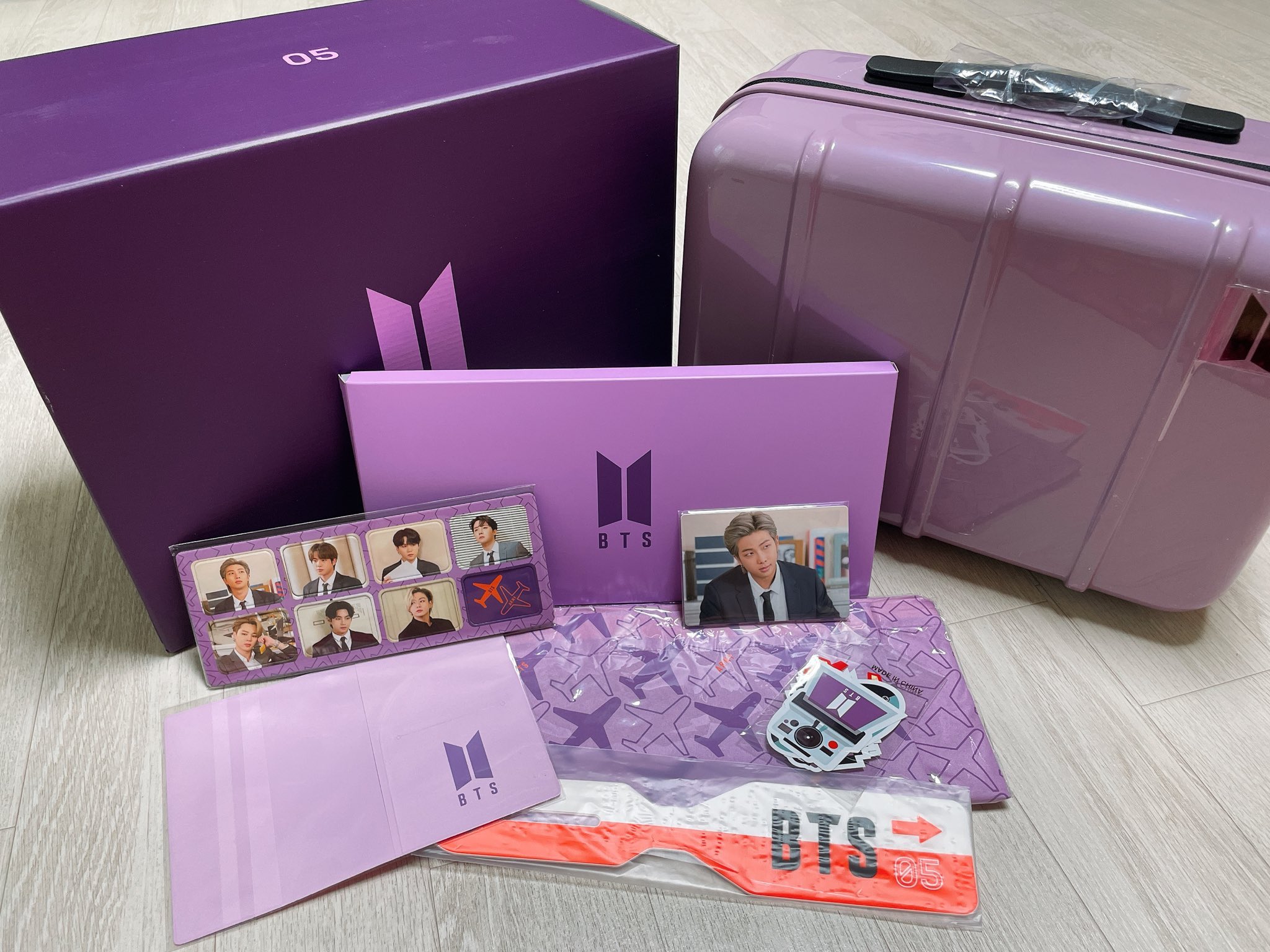 BTS MERCH BOX #5 マーチボックス - アイドル BTS MERCH BOX #5 マーチボックス - アイドル