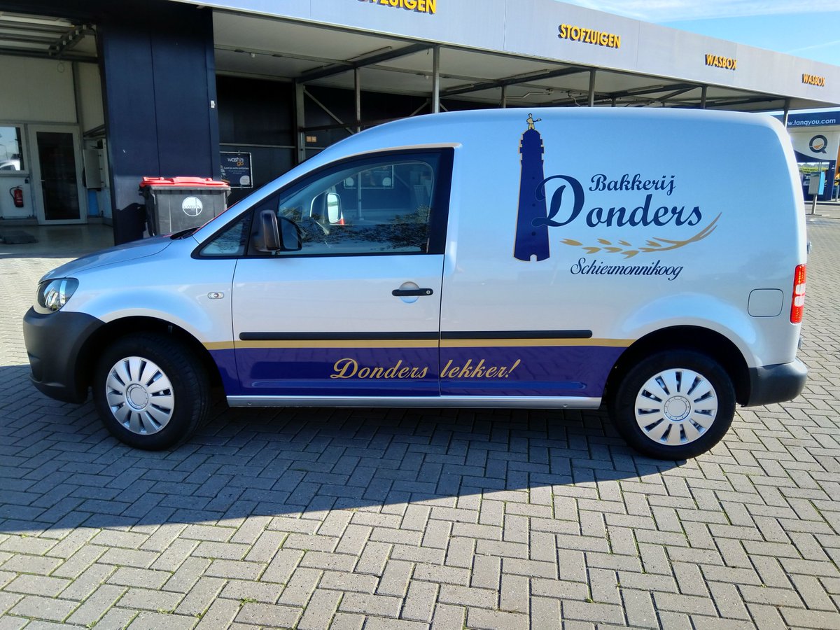 uitingbv's tweet photo. De bedrijfswagen van @bakkerijdonders ook opvallend in de reclame. #autoreclame #schiermonnikoog https://t.co/usnr6OCP8l