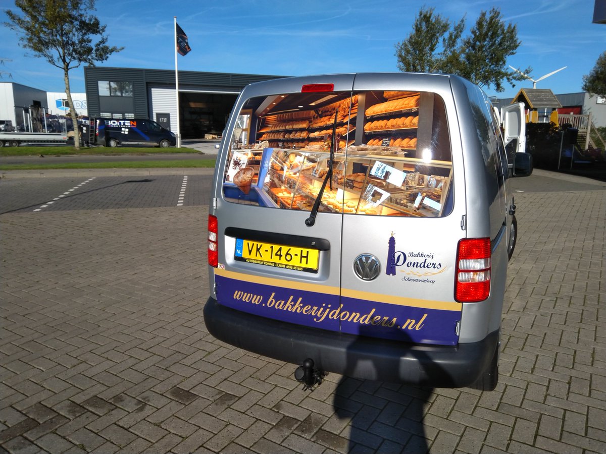 De bedrijfswagen van <a href="/bakkerijdonders/">Bakkerij Donders</a> ook opvallend in de reclame. #autoreclame #schiermonnikoog