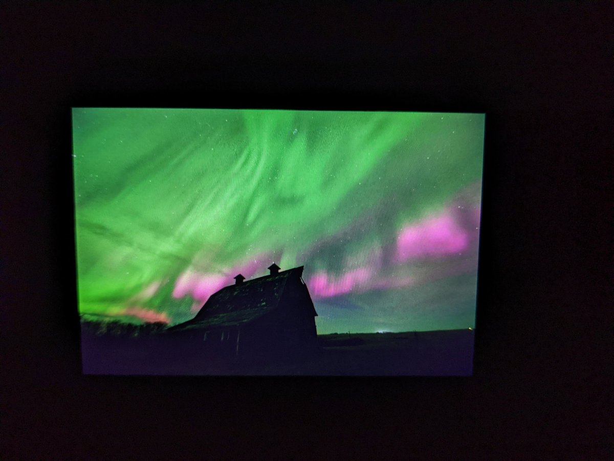 RathrBStrmChsng's tweet image. OMG!!!!! the sky south of me is pulsating bright pink from 0700Z east of Saskatoon, Canada. I have never seen anything like this here 😳. #Aurora #AuroraBorealis @TamithaSkov @TweetAurora @spaceyliz #backofcamera