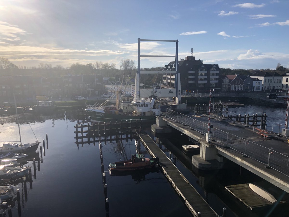Ook tijdens de verbouwing houdt ⁦<a href="/portofdenhelder/">Port of Den Helder</a>⁩ de doorvaart van de #VanKinsbergenbrug open, zodat ⁦@damenshiprepair⁩ ongestoord kan doordraaien #dekopwerkt