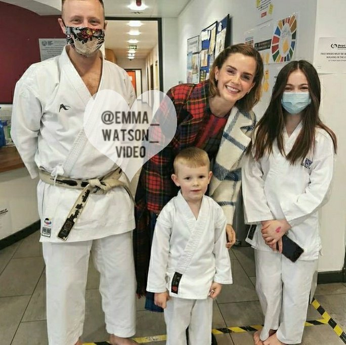 WatsonVideo's tweet image. Emma Watson in Glasgow, Scotland with fans [November 03, 2021]