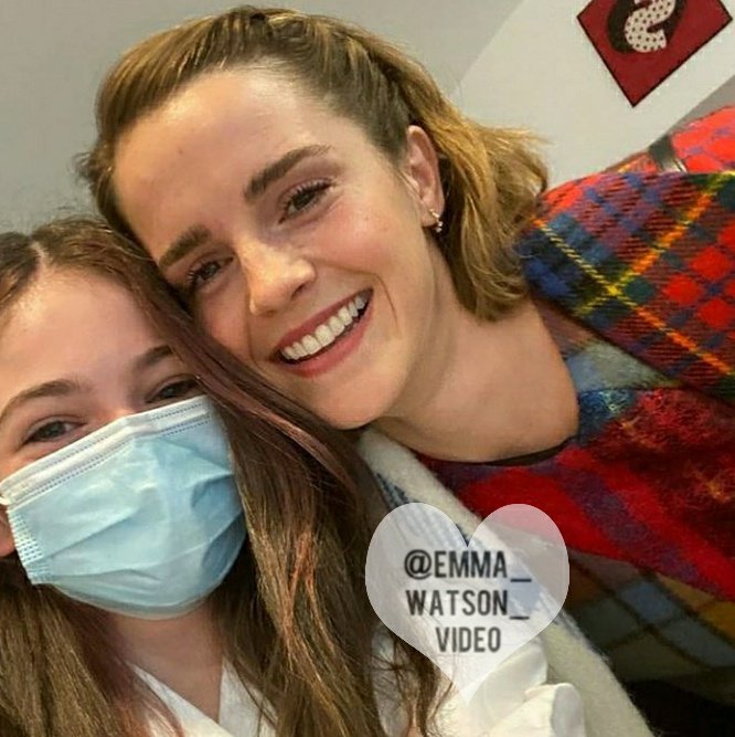 WatsonVideo's tweet image. Emma Watson in Glasgow, Scotland with fans [November 03, 2021]