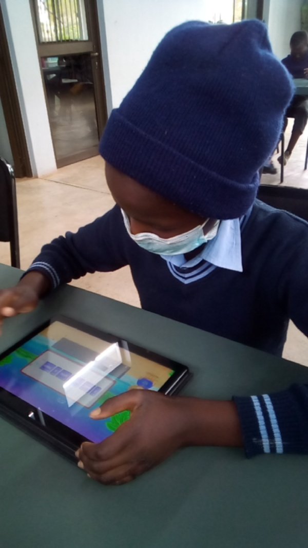 Hlami19's tweet photo. Welani Grade 4 learners doing word bingo and sentence maker #WonderfilledLearning @DumphriesDLC @GwfOnline https://t.co/JtiRPBtDpw