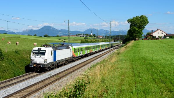 SaveATrain's tweet photo. Night coach - https://t.co/NJeUtcOKHi #trains #rdc #germany #austria #nightcoach #nighttrain #sleepertrains #salzburg #lakeconstance #hamburg #westerland #sylt #openaccessrail https://t.co/TJa2IKTdBD