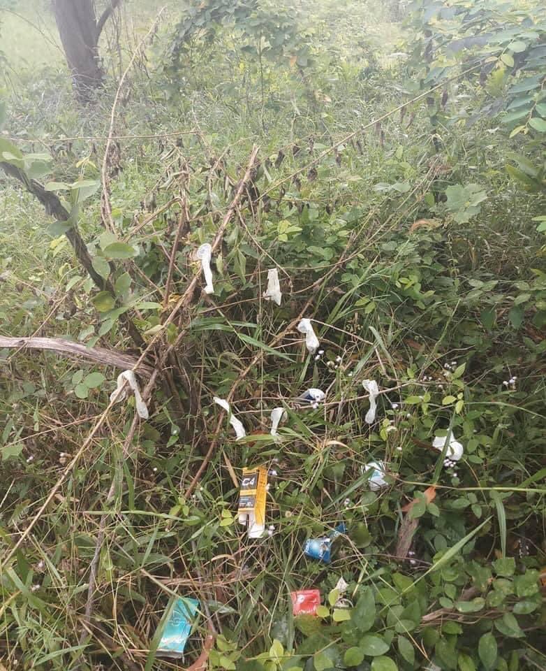 មិនដឹងអ្នកណាមកចោលសំរាមនៅទីនេះសោះចូលលក្ខណៈជាក្រុមម៉ង 😂