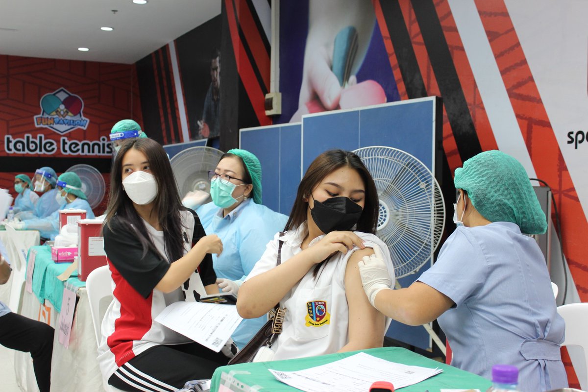 SaintJohnMaryTH's tweet photo. SJMIS students received their 2nd dose of Pfizer vaccine recently. Reopening the campus in a safe manner continues to be SJMIS priority number 1.
More Photos: https://t.co/SDHqfb55Kl
.
#Pfizer #schoolreadiness #sjmis https://t.co/ukCUej6uID