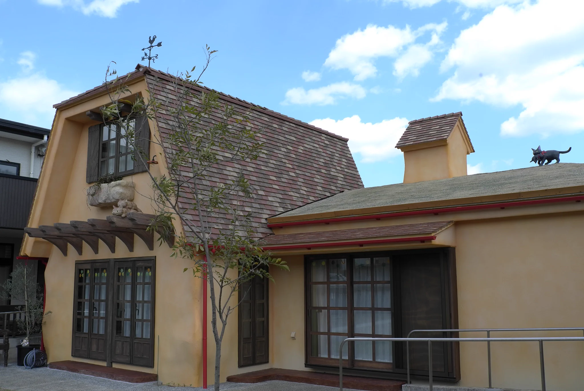 @hyogonosuke 私達が運営する施設内にぬくもり公房さんが作った保育園がありますよ。ぬくもり公房としては最後の作品で、あまり知られていません、、、 