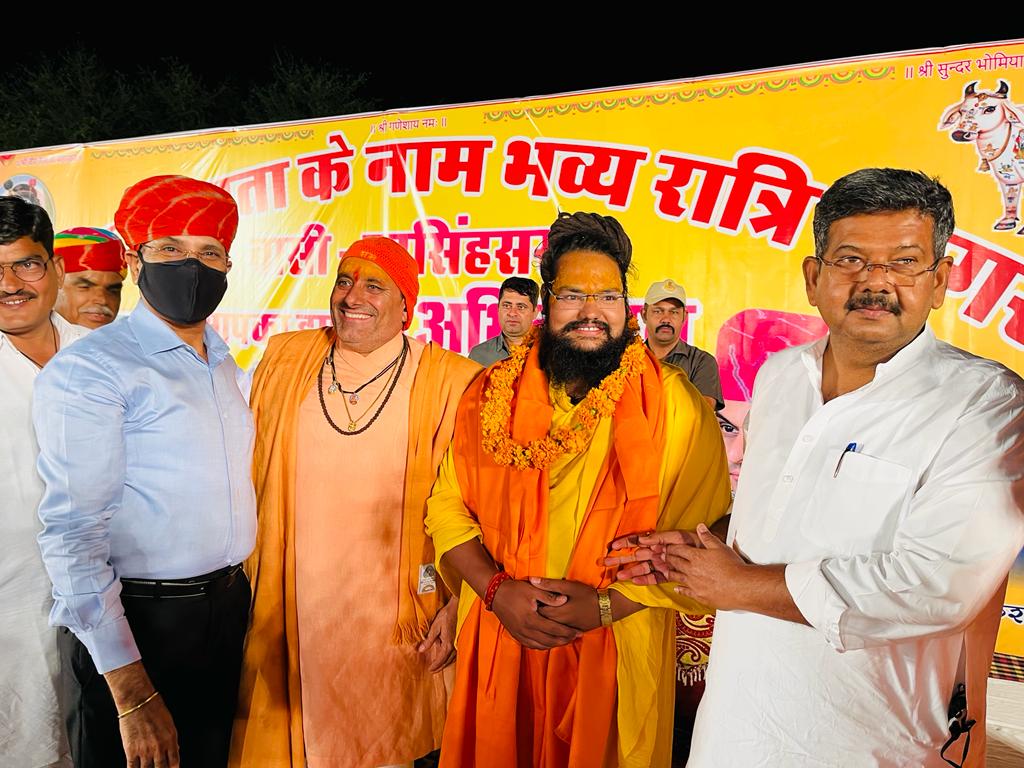 BSBhatiInc's tweet photo. गत रात्रि बरसिंहसर गांव में आयोजित एक शाम गौ माता के नाम भव्य जागरण कार्यक्रम में शिरकत की । कार्यक्रम में गौ भक्त ओम जी मुंडेल द्वारा भजनों की प्रस्तुतियां दी गई ।
बरसिंहसर गांव की गोशाला के विकास हेतु विधायक निधि कोष से 11 लाख रुपये के विकास कार्य करवाने की घोषणा की । https://t.co/NboHjb6q6J