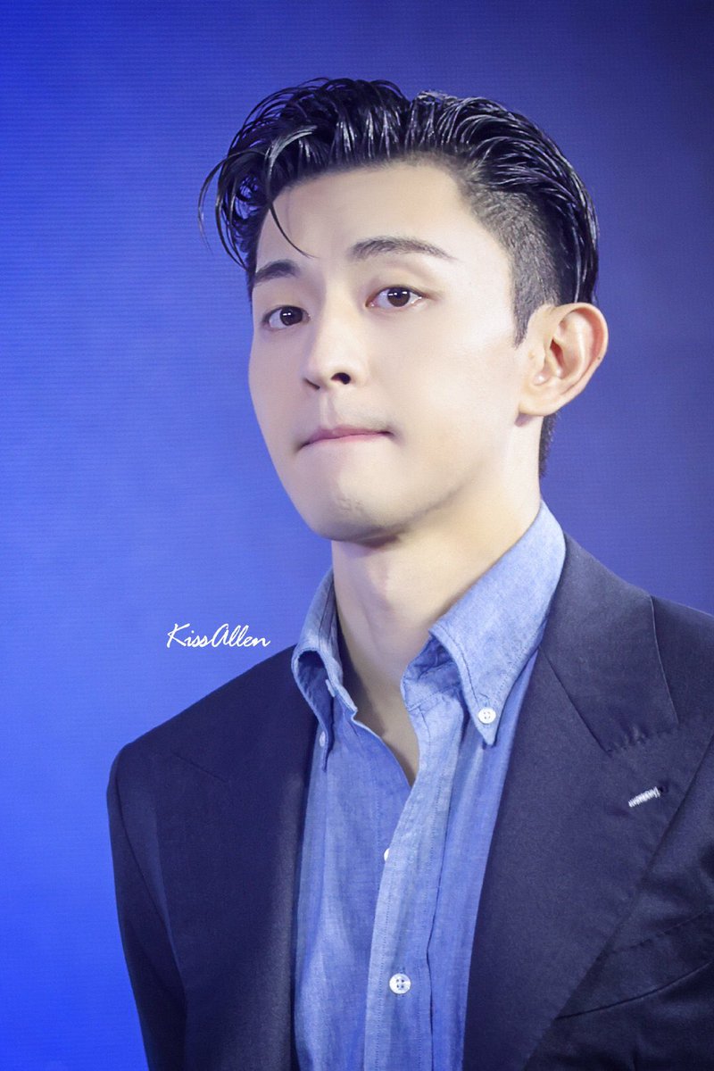 ChenLiDeng's tweet photo. #Denglun #邓伦 #เติ้��หลุน ทำปากแบบนี้ หมั่นเขี้ยว https://t.co/hNgUrVFCgz