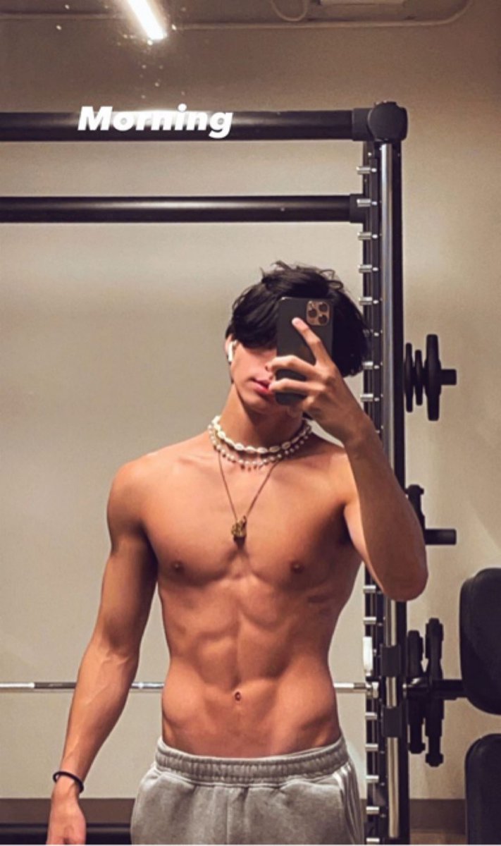 55tanye's tweet photo. Scrolling through Snapchat stories and stumble upon this beautiful one 👀 @jahver https://t.co/q6UIR6EF0Z