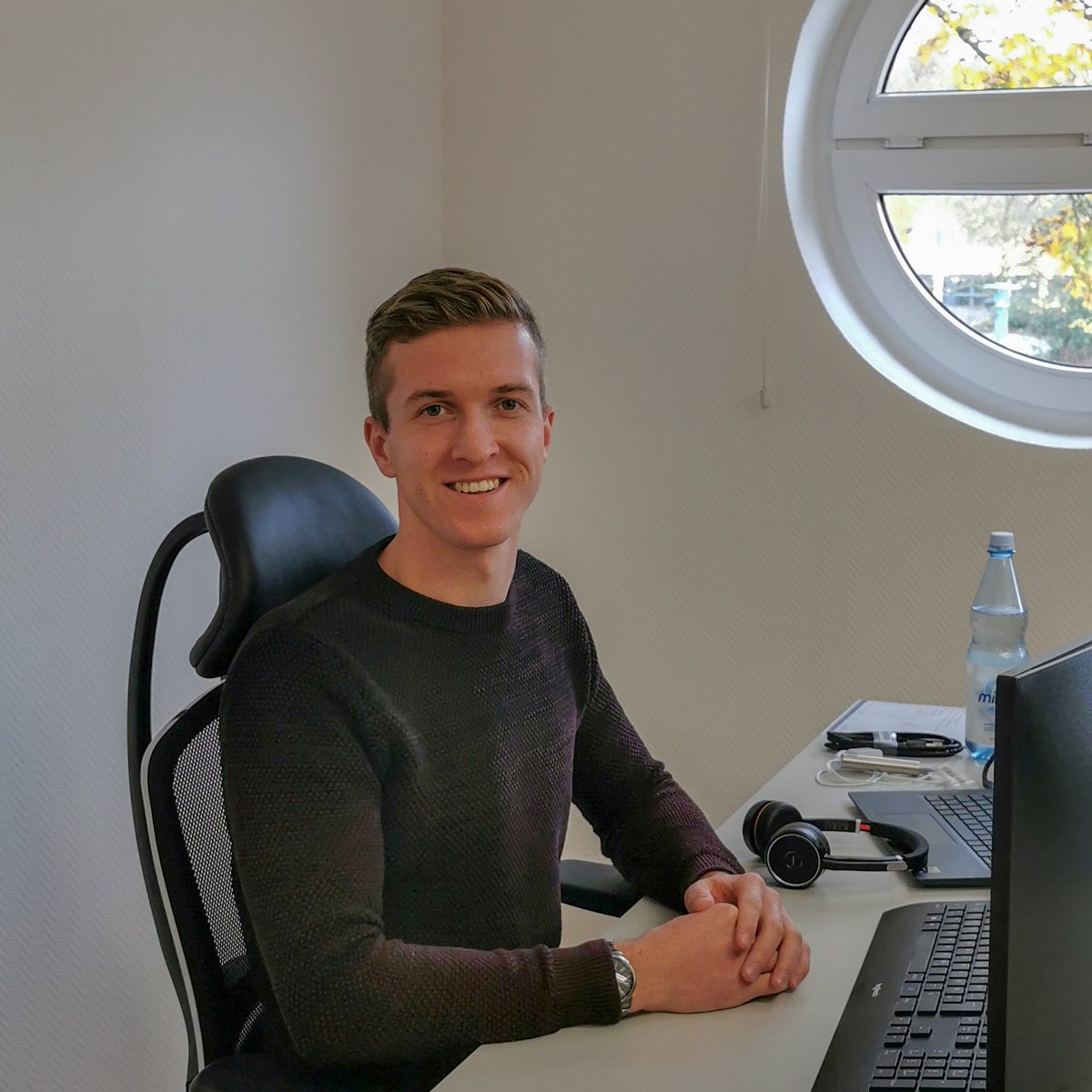 AmconGmbH's tweet photo. 💙-lich Willkommen bei AMCON! 
Tim hat gerade seine Masterarbeit in Geografie an der Uni Vechta abgegeben und verstärkt von nun an unser Team als Projektleiter. Schön, dass Du da bist und wir wünschen Dir einen guten Start 🥳
#WillkommenimTeam #AMCONInside #neuesGesicht https://t.co/Gk83JT9BdD