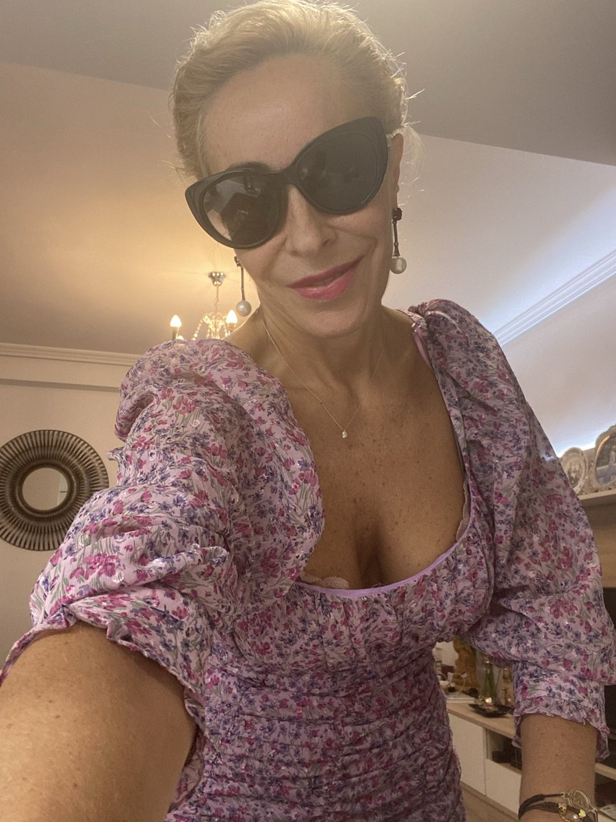 OlayaExclusive's tweet photo. Buenos días Madrid. Comenzando el #jueves, con una #sonrisa #frio #JuevesDeTetasSeductoras #juevessensual #FelizJueves #onlyfans #EscortHighClass #videollamada 📲655571716 https://t.co/BohOGQfXfw