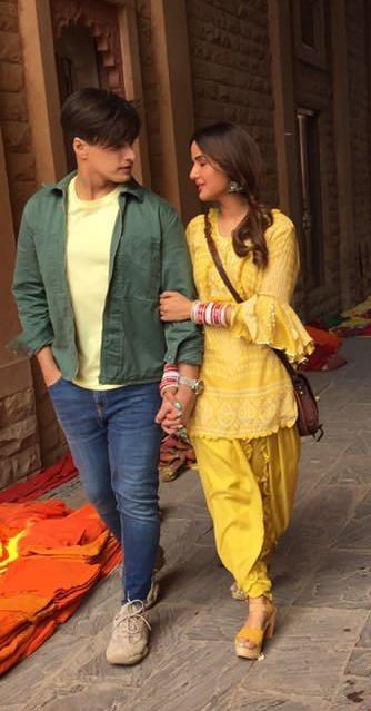 zk_zarishkhan's tweet photo. India Forum's u guys are the Best @indiaforums

Can't wait anymore 😭😍

Song ka name hy bata doh? Ya phur Poster hy deh doh 😩

#MohsinKhan #JasminBhasin https://t.co/WORRl23V4X