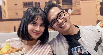 haluandotco's tweet photo. Vanessa Angel and her husband, Bibi Andriansyah, died after an accident on the Jombang toll road, East Java. Information about the deaths of Vanessa and her husband was obtained from the East Java Police Highway Patrol. https://t.co/tmvO9MmT2L