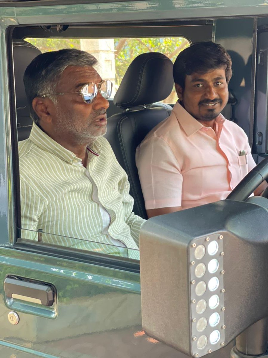 cmmanikandan1's tweet photo. With #MY_BOSS https://t.co/UrVZrkHGke