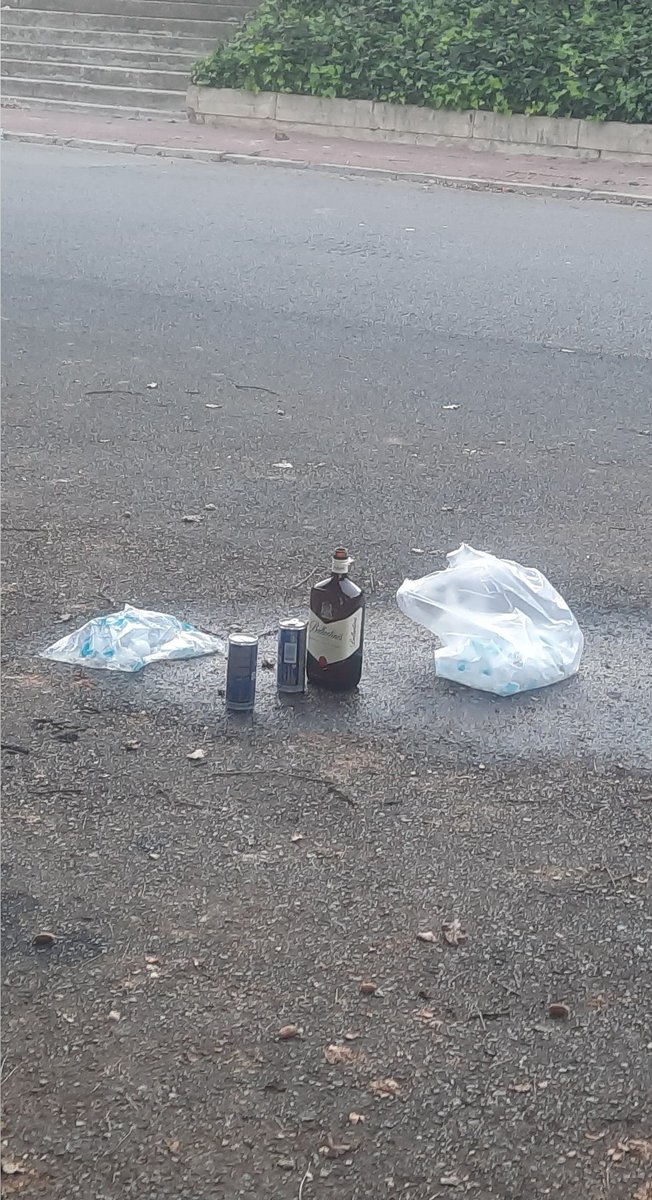 CanparelladaT's tweet photo. Ep, No us penseu pas que s'han acabat els #botellots A la Plaça Joan Santamaria es fan. @PoliciaTrs podría fer la seva feina a #Canparellada? O em d'estar els veïns fent de vigilants? Aquí també paguem els seus sous i resta d'impostos @jordi_ballart @ajterrassa https://t.co/tf9LVAuSzr