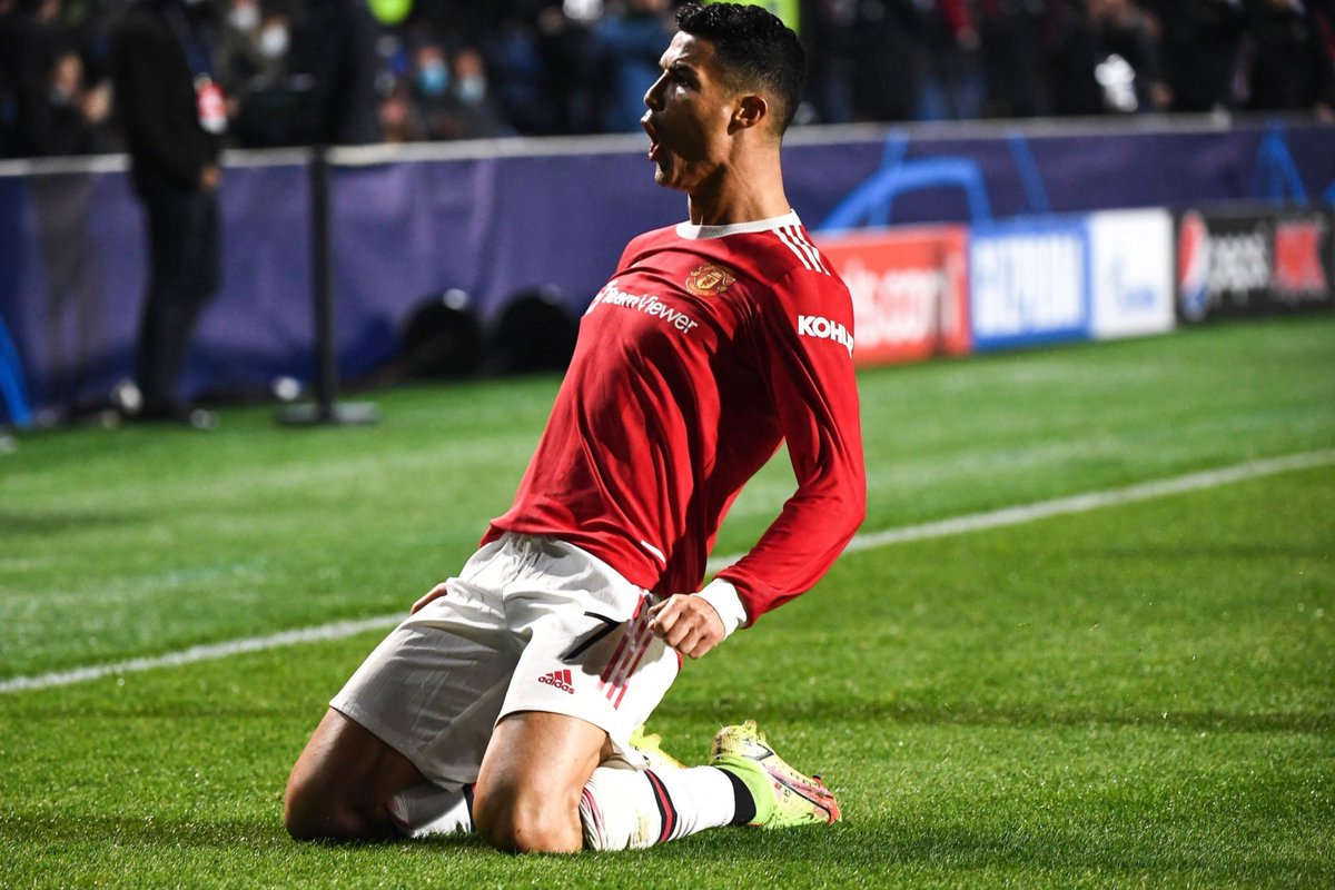 TimelineCR7's tweet photo. 🚨

OFFICIAL:

Cristiano Ronaldo has been nominated for both the Champions League player of the week and goal of the week. https://t.co/QFzAYPHClo