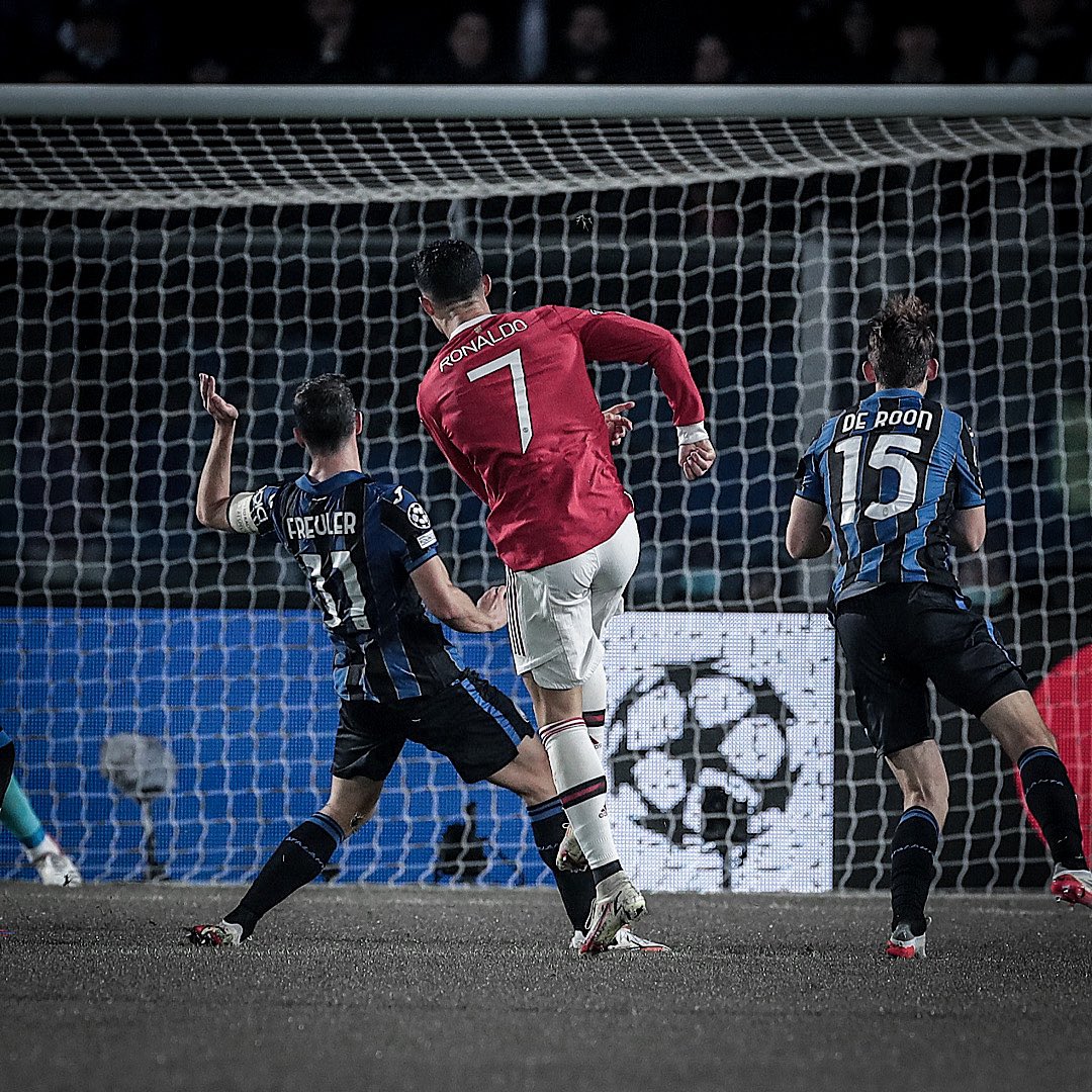 TimelineCR7's tweet photo. 🚨

OFFICIAL:

Cristiano Ronaldo has been nominated for both the Champions League player of the week and goal of the week. https://t.co/QFzAYPHClo
