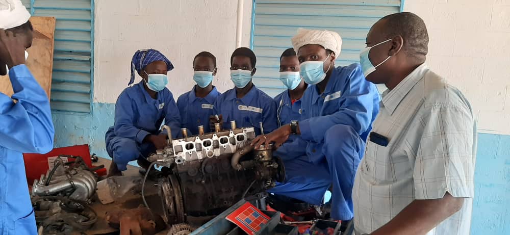 OIMTchad's tweet photo. Thanks to the support of @PBFChad , the Faya Technical and Professional Training Center now offers courses in automobile mechanics!

The first group of 15 students started their learning journey yesterday.

Good luck to them! https://t.co/IdcYXOpNpG