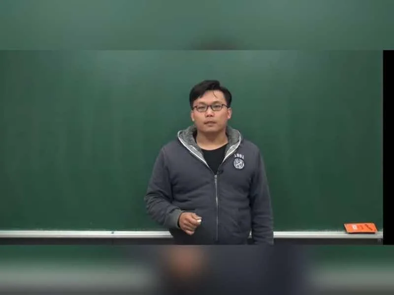 Tayvanlı bir öğretmenin Pornhub'da matematik dersi vermesi, sosyal medyada gündem oldu.