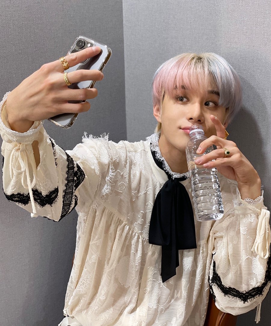 ออมอ สีผมใหม่ โทรศัพท์ใหม่ นิวจองอู