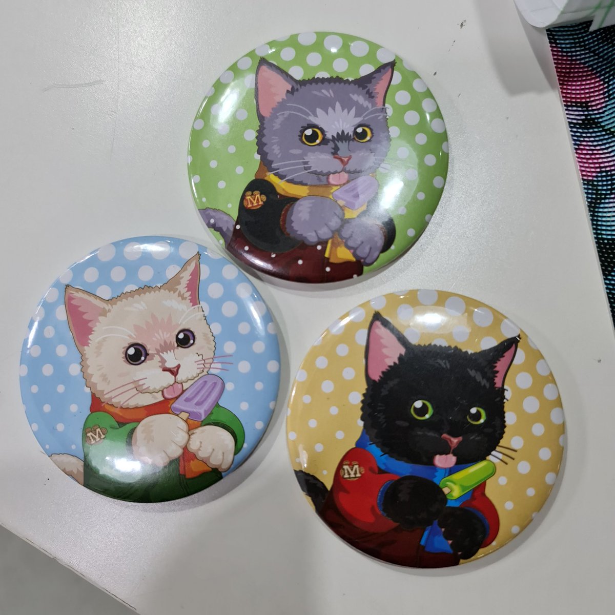 MeowGodArt's tweet photo. N buttons for my kitty.. going to the printers is like going into a candy store.. u just want everything! https://t.co/ijvM6XK2se