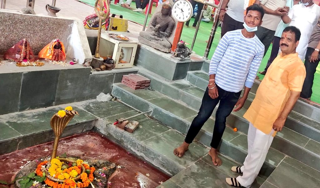 VishalPasi9's tweet photo. !!! मौन समाधि मौन मरण ,सिंहो का स्वभाव नहीं,
    एक कटे तो दस डटें,वीरों का यहां अभाव नहीं !!!
"#कौन #किस #लिये #लड़ा पर जो 
  #धर्म के लिये #खड़ा वो ही #योद्धा #सबसे #बड़ा
  जय राम जी की भाईसाहब प्रणाम 
@Imashokpaliwal
 @vdsharmabjp
#HappyDiwali #दिवाली #दिवाली2021 https://t.co/jH6nHbXEQO