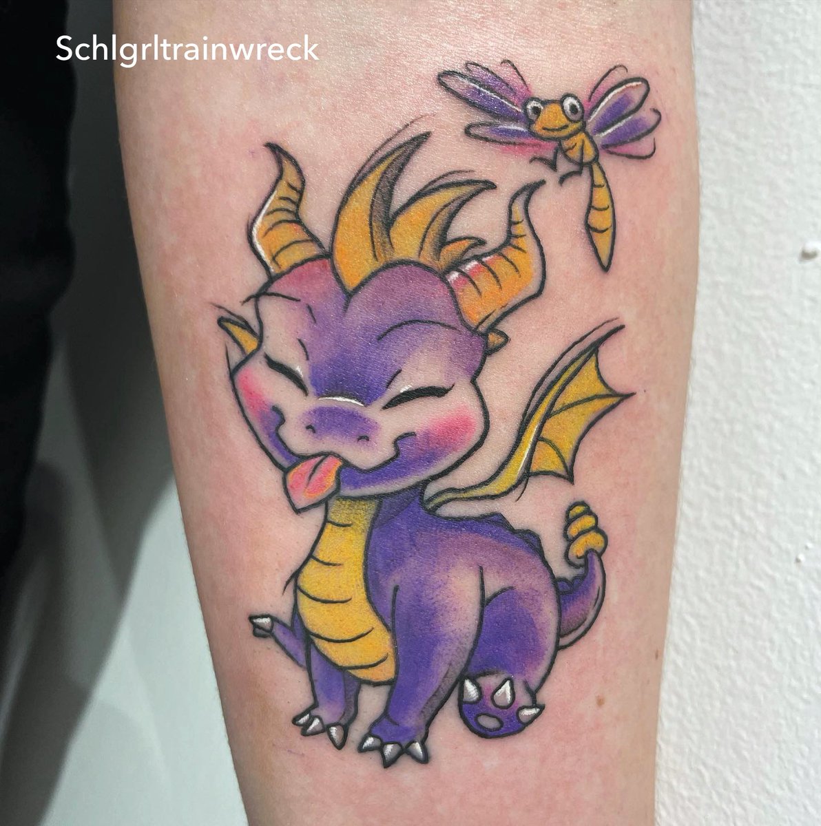 itsSnipsy's tweet photo. I’m back to tattooing and boy is it hectic. I hope to be able to put some new content up here soon! In the meantime I’ll be posting tattoos on my Insta schlgrltrainwreck 🖤 https://t.co/2q6jq0BWDv