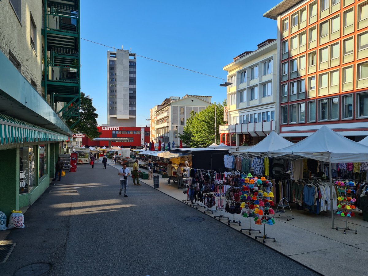 SGrenchen's tweet photo. Morgen findet auf dem Marktplatz der grosse Monatsmarkt statt. Einkaufen mit vielen regionalen Produkten. Grenchen, Ihr Einkaufstandort. 
#jurasonnenseite #solebenundwohnen #markt https://t.co/EDDvis1NBW