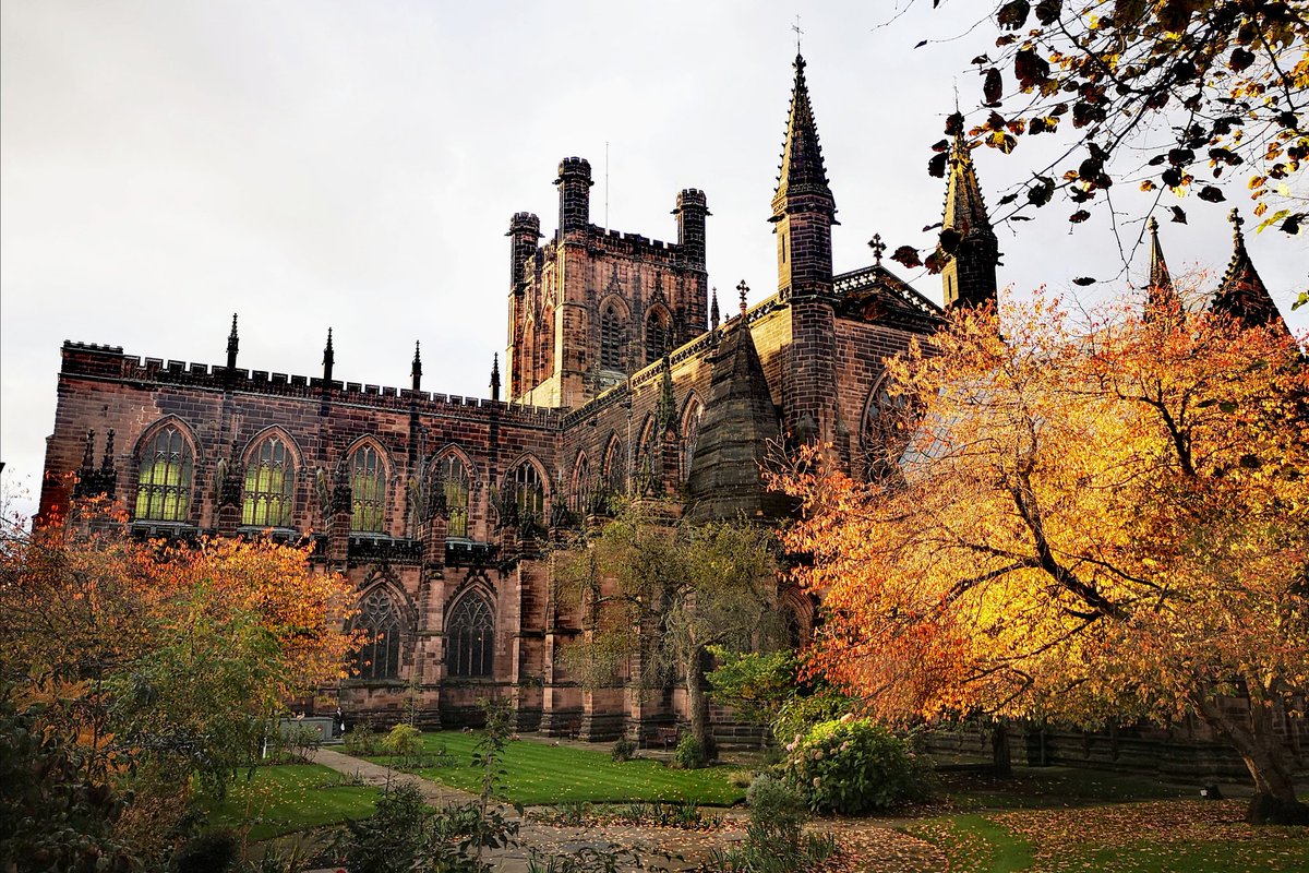 W777Photography's tweet photo. The best camera is very much the one you've got with you. Lovely jog around the city walls yesterday afternoon. Couldn't resist stopping to capture @ChesterCath
bathed in #autumn splendour at #goldenhour @ShitChester @wearechester #Photography https://t.co/7iyBj4tE9S